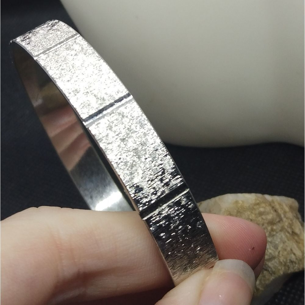 Vintage silver embossed‎ nouveau bracelet - Picture 2 of 3